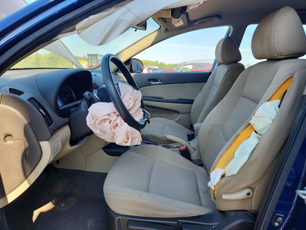 2012 HYUNDAI ELANTRA GLS — DENT