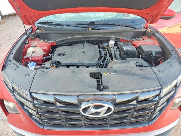 2022 HYUNDAI TUCSON SE — Engine bay