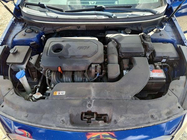 2017 HYUNDAI SONATA — Engine bay