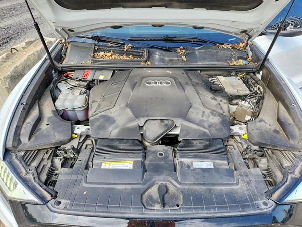 2019 AUDI Q8 — Engine bay