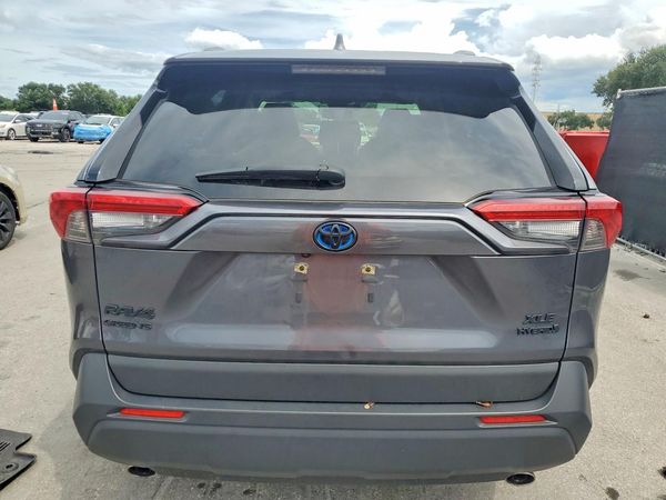 2024 TOYOTA RAV4 XLE
