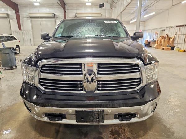 2016 RAM 1500 SLT QUAD CAB 4X4