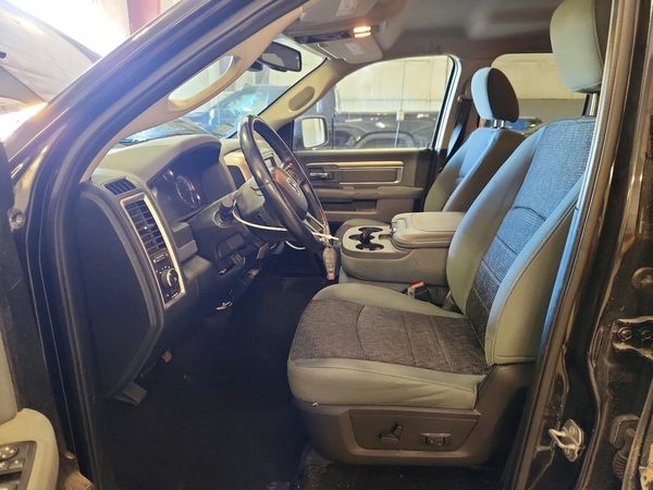 2016 RAM 1500 SLT QUAD CAB 4X4