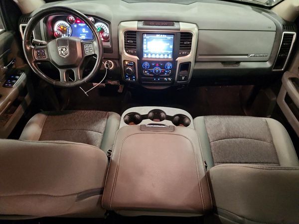 2016 RAM 1500 SLT QUAD CAB 4X4