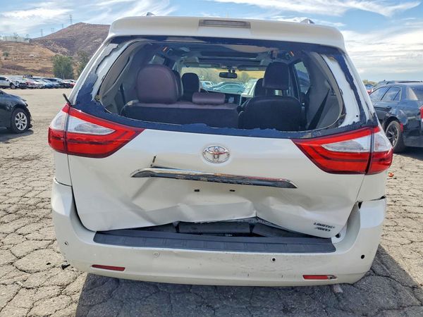 2015 TOYOTA SIENNA