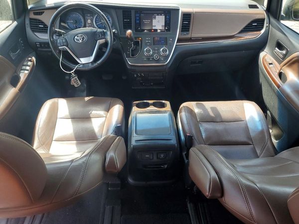 2015 TOYOTA SIENNA