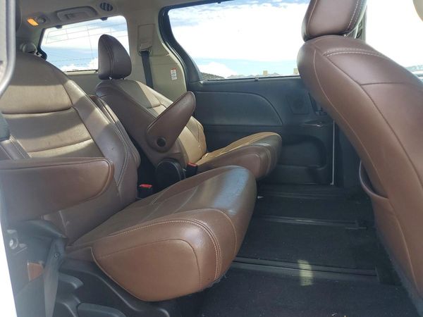 2015 TOYOTA SIENNA