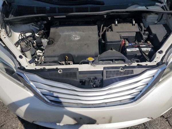 2015 TOYOTA SIENNA