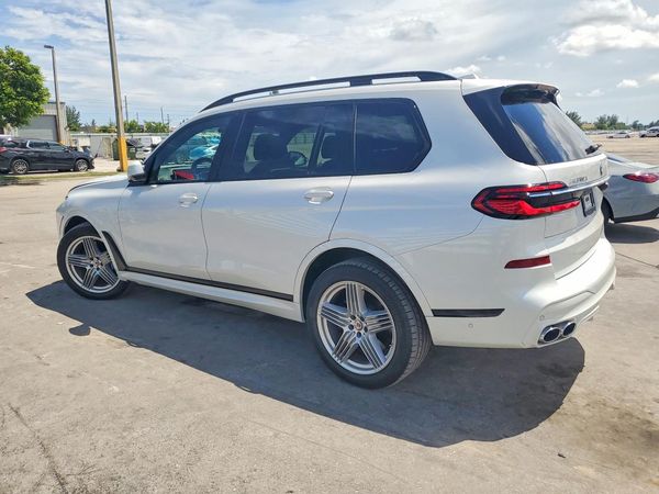 2025 BMW X7