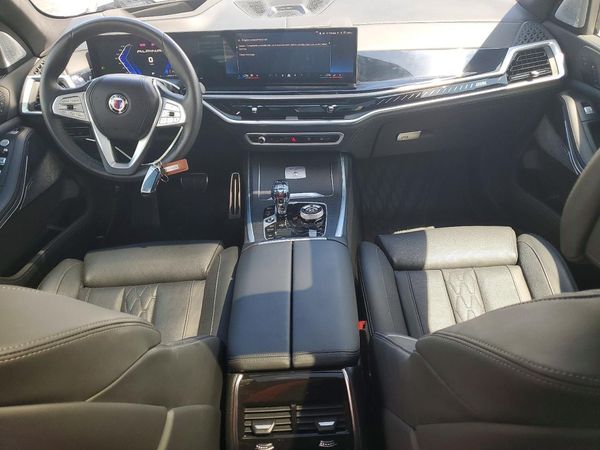 2025 BMW X7
