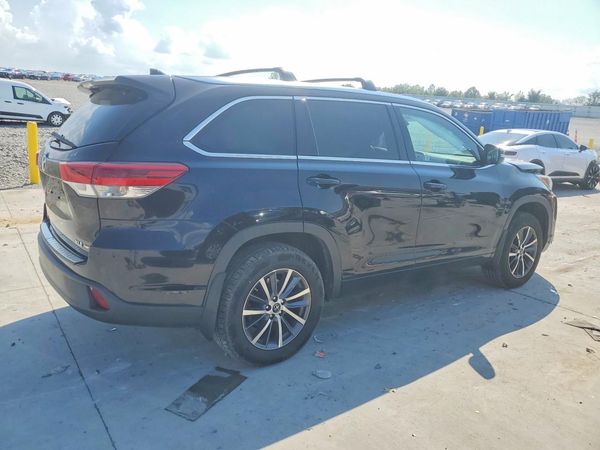 2017 TOYOTA HIGHLANDER