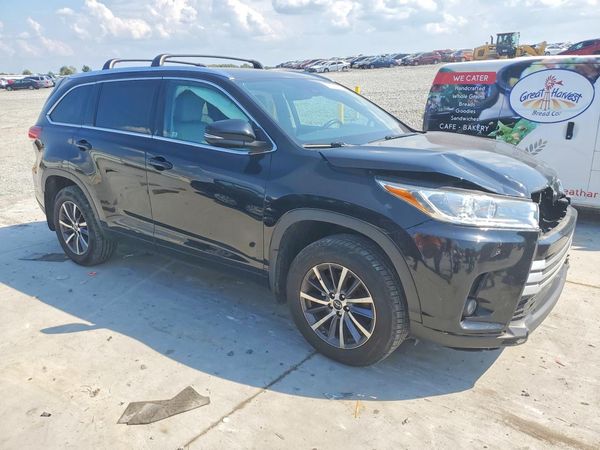 2017 TOYOTA HIGHLANDER