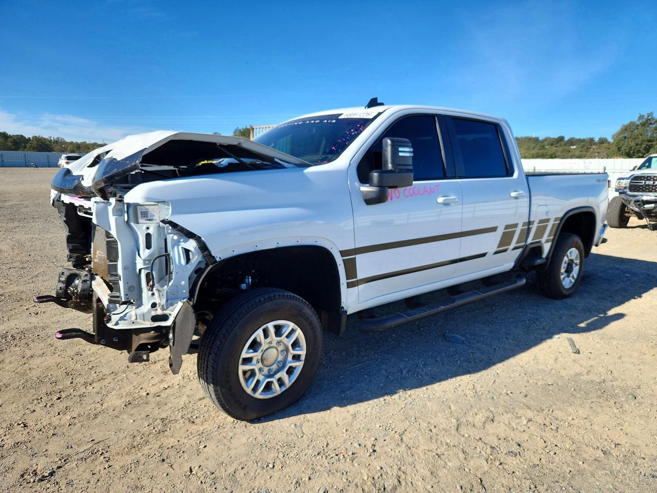 2026 CHEVROLET SILVERADO LT — Front 3/4