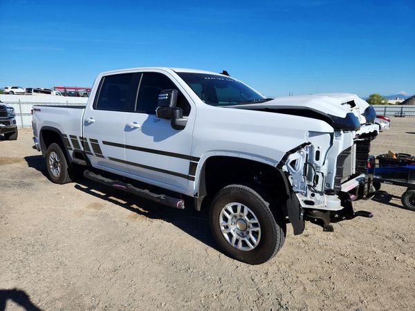 2026 CHEVROLET SILVERADO LT — Passenger 3/4