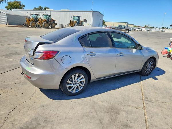 2013 MAZDA 3 Touring/GS