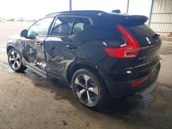 2026 VOLVO XC40 Plus Dark