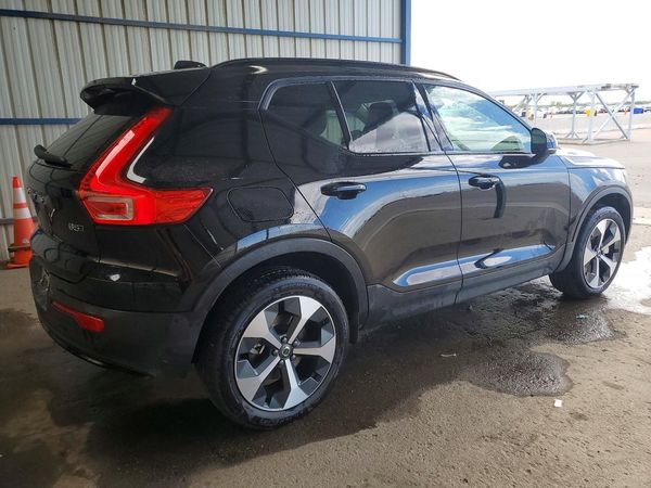 2026 VOLVO XC40 Plus Dark