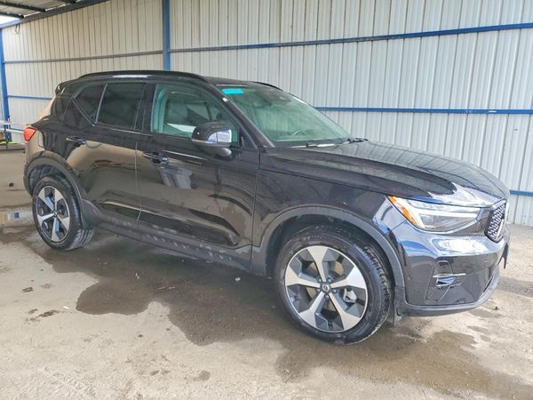 2026 VOLVO XC40 Plus Dark