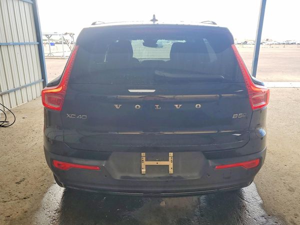2026 VOLVO XC40 Plus Dark