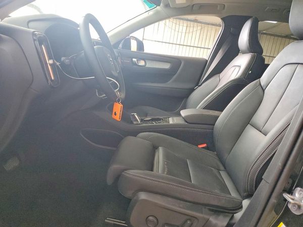 2026 VOLVO XC40 Plus Dark