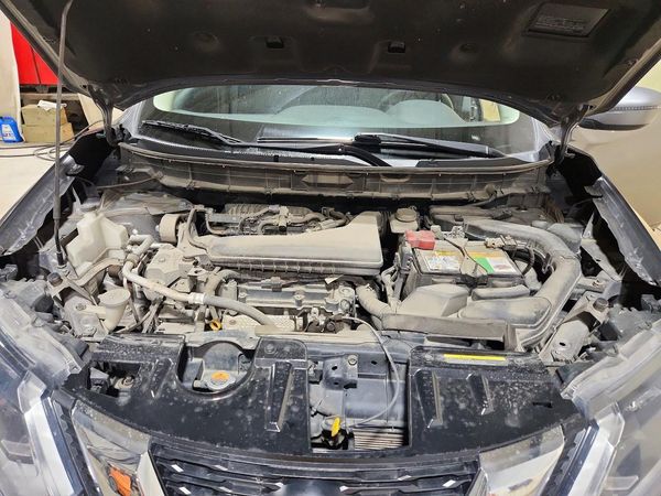 2019 NISSAN ROGUE — Engine bay