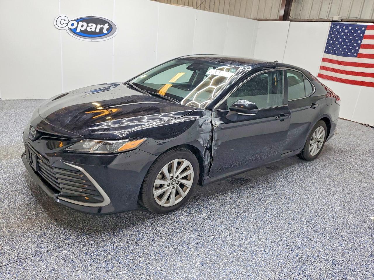 2023 TOYOTA CAMRY LE — Front 3/4