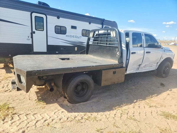 2018 RAM 3500 CREW CAB CHASSIS 4X4