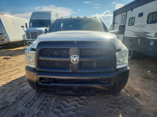 2018 RAM 3500 CREW CAB CHASSIS 4X4