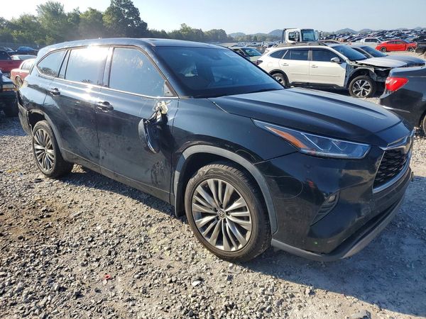 2021 TOYOTA HIGHLANDER — Passenger 3/4
