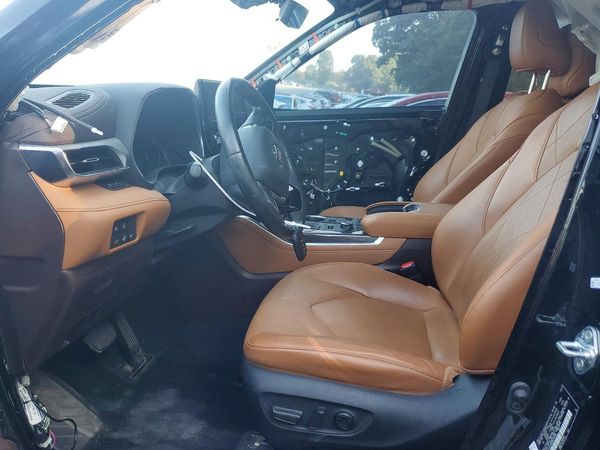 2021 TOYOTA HIGHLANDER — DENT
