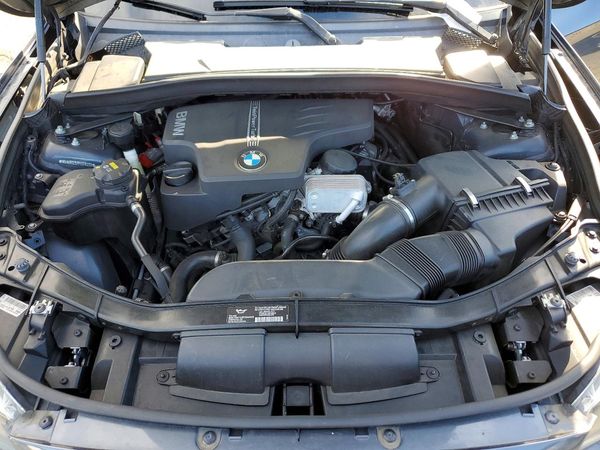 2015 BMW X1 sDrive28i — Engine bay