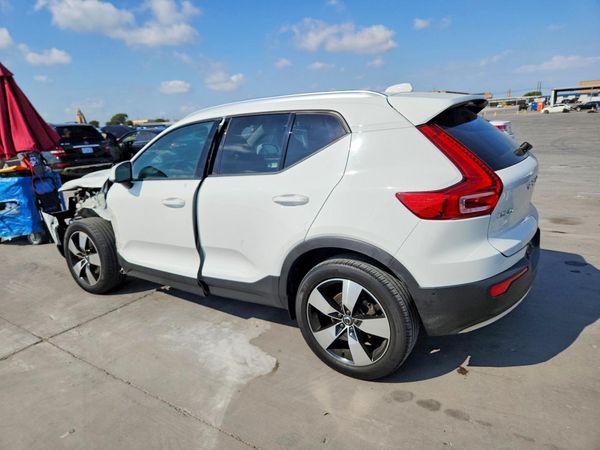 2019 VOLVO XC40 Momentum — DSRA