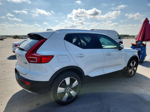 2019 VOLVO XC40 Momentum — PSRA