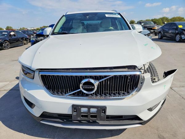 2019 VOLVO XC40 Momentum — DIRF