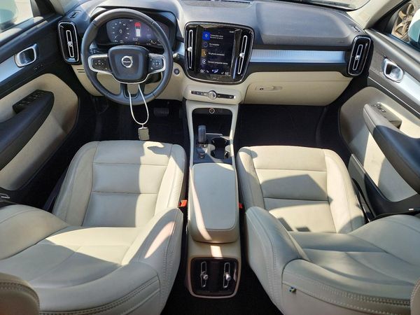 2019 VOLVO XC40 Momentum — CKPT