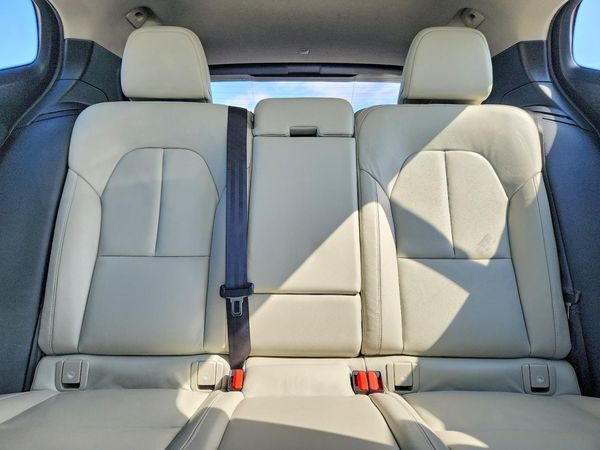 2019 VOLVO XC40 Momentum — SUVN