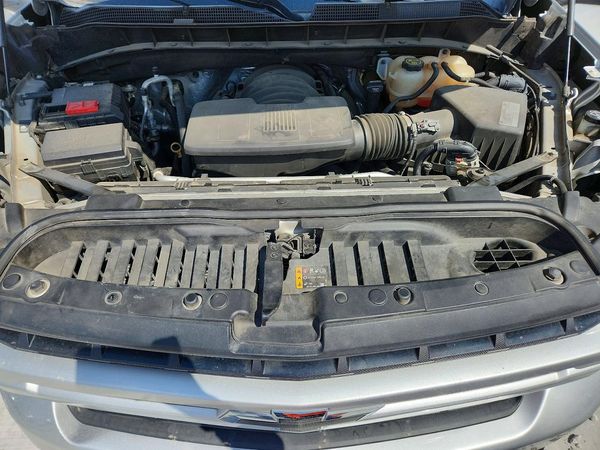 2019 CHEVROLET SILVERADO RST — Engine bay