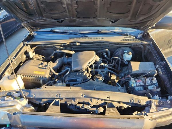 2013 TOYOTA TACOMA Delux — Engine bay