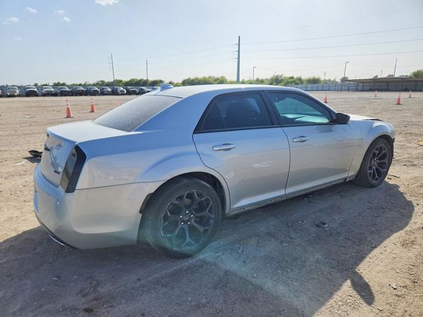 2019 CHRYSLER 300