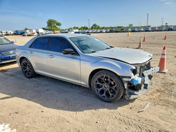 2019 CHRYSLER 300