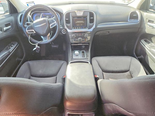 2019 CHRYSLER 300
