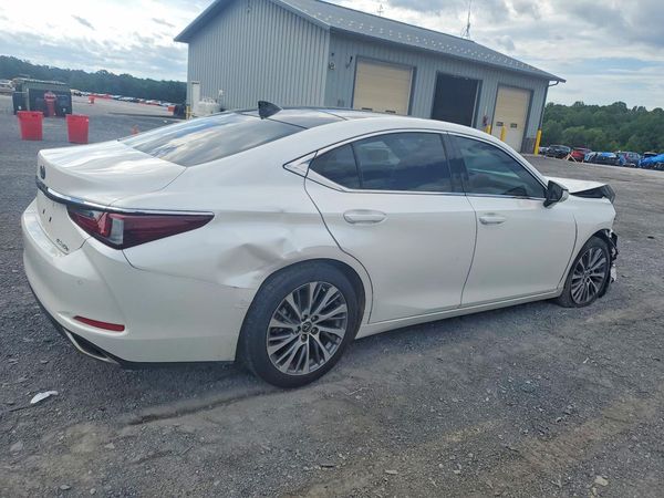 2019 LEXUS ES