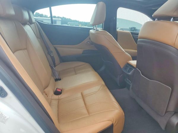 2019 LEXUS ES