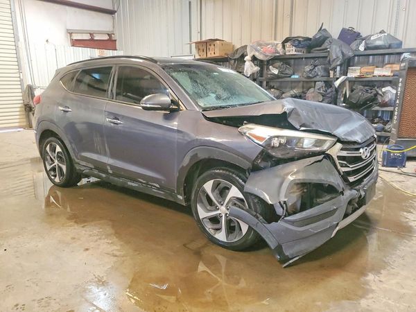 2017 HYUNDAI TUCSON — Passenger 3/4