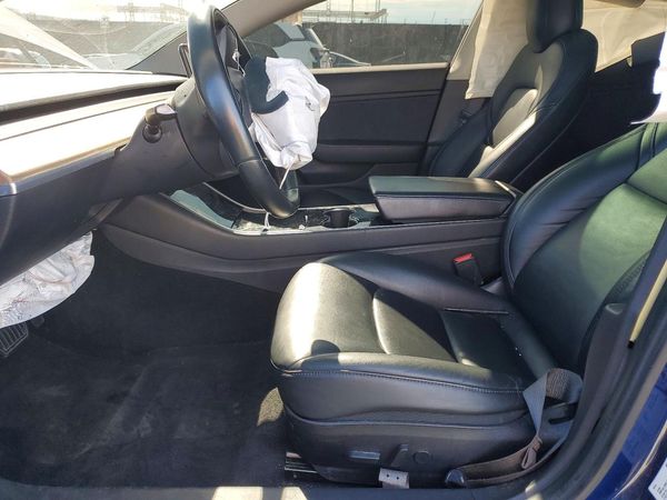 2018 TESLA MODEL 3 — DENT