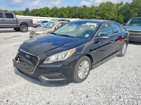 2016 HYUNDAI SONATA GL (Middle-Low) — Front 3/4