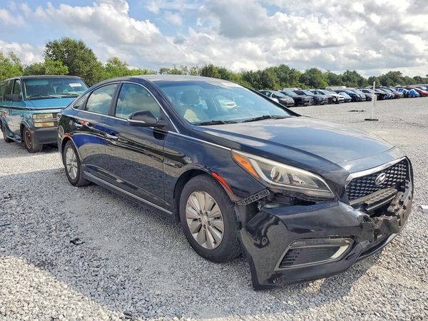 2016 HYUNDAI SONATA GL (Middle-Low) — Passenger 3/4