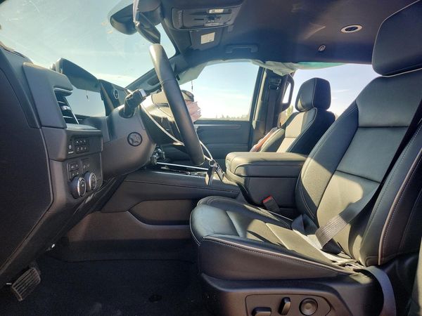 2025 CHEVROLET TAHOE Premier — DENT