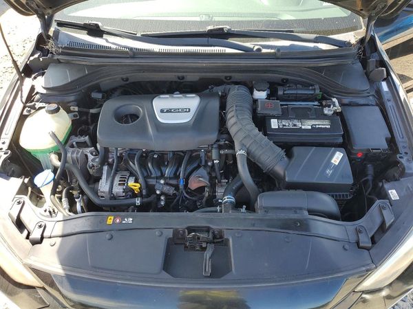 2018 HYUNDAI ELANTRA — Engine bay
