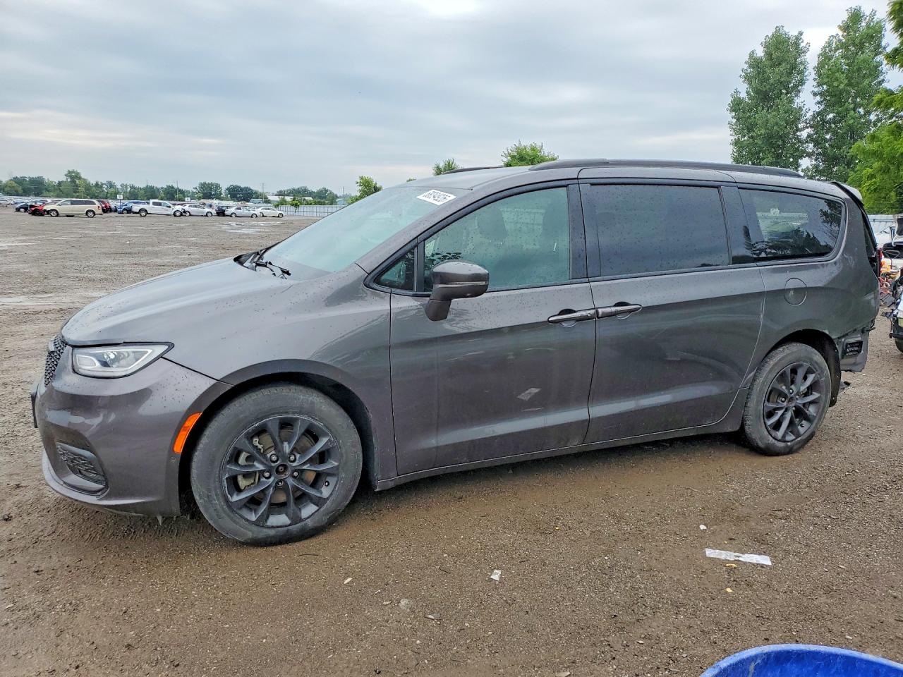 2022 CHRYSLER PACIFICA Touring L — Front 3/4